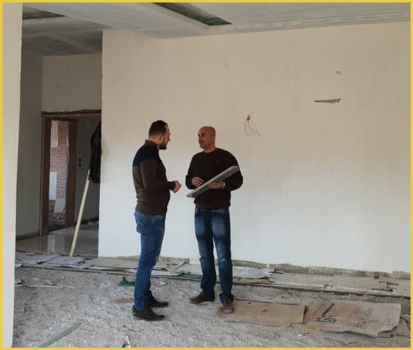 مجموعة مميزة من المهندسين والحرفيين